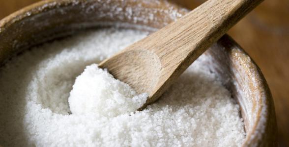 Hãy bỏ ngay hôm nay thói quen cho muối vào nước để rửa rau