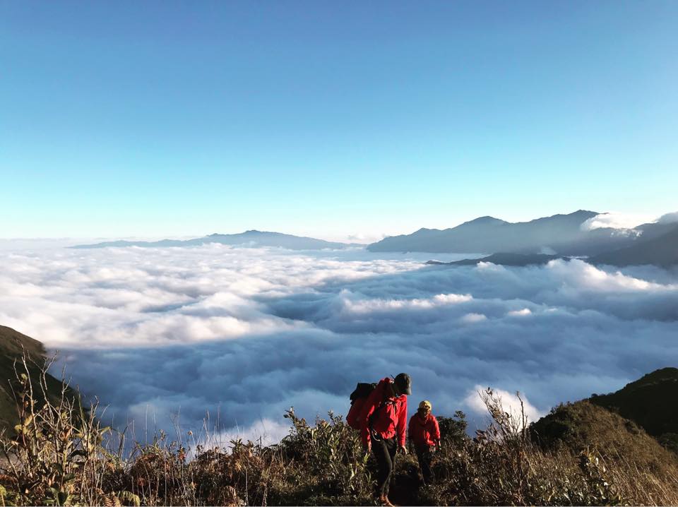 Tà Chì Nhù – Một đại dương mây đang mở rộng trước mắt