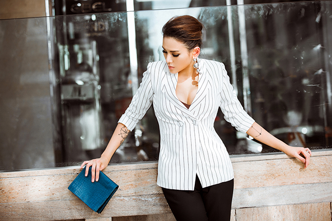 Võ Hoàng Yến đổi gió với phong cách thanh lịch Võ Hoàng Yến đổi gió với phong cách thanh lịch