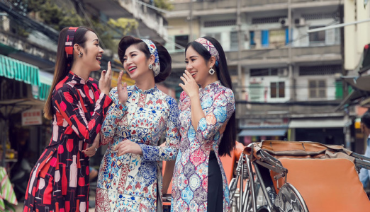 Lê Phương, Thanh Trúc, Diệp Bảo Ngọc diện áo dài gạch bông của NTK Minh Châu