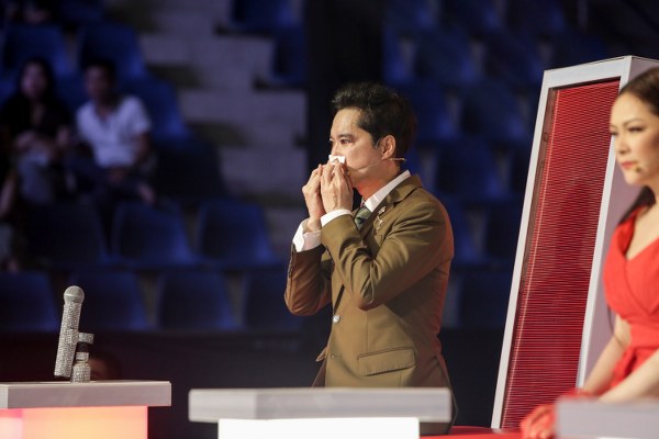 VĐV điền kinh khiếm thị có giọng hát ngọt ngào khiến Ngọc Sơn khóc nức nở