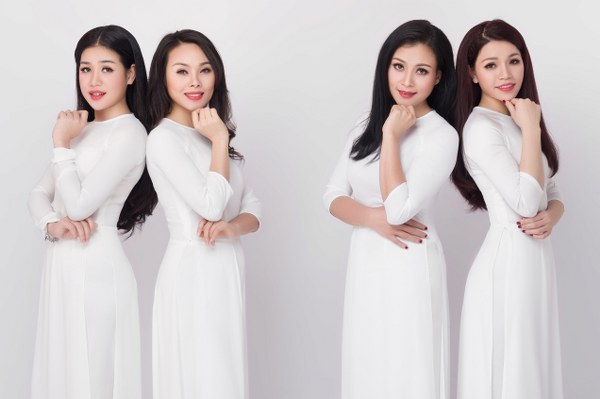 Tổng đạo diễn Vạn Nguyễn trình làng nhóm Mộc Miên