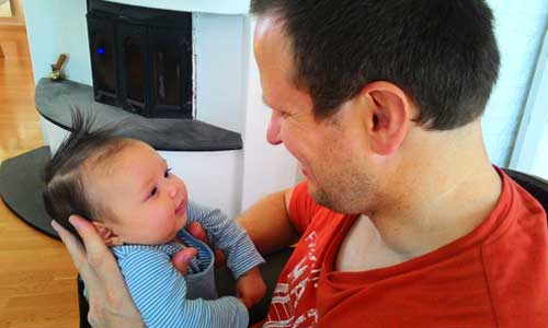 Tôi hoảng vì phải nuôi con theo chuẩn của… hàng xóm