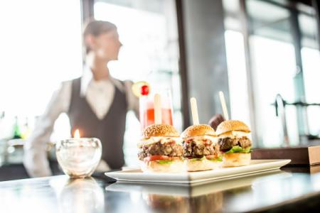 Chào hè cùng nhiều ưu đãi tại Crowne Plaza West HN