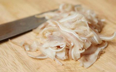 Mẹo luộc tai heo giòn và trắng