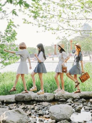 Những kiểu chụp ảnh khi đi cùng hội bạn thân