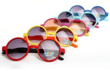 Kính râm rẻ tiền gây hại cho mắt