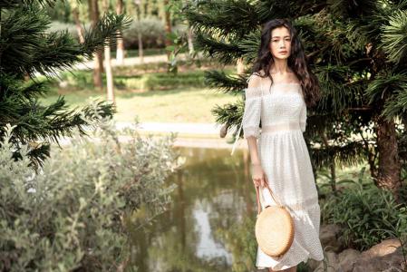 Diên viên Trà My trở thành nàng thơ trong BST mùa hè của NTK Phạm Anh Thư