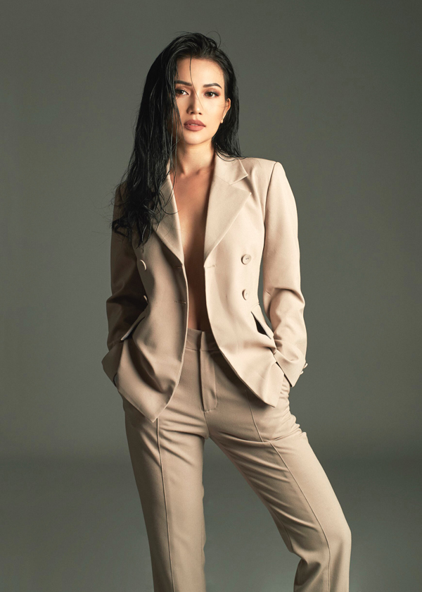 Nữ ca sĩ cho biết cô vẫn duy trì hình ảnh sexy trong thời gian tới. Tuy nhiên phong cách thời trang mới sẽ có sự chững chạc, sang chảnh để phù hợp với những dự án mới