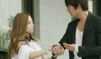 Nếu nghi ngờ vợ/chồng ngoại tình đừng làm những điều này