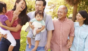 Nhìn cách anh ấy đối xử với mẹ mình để thấy họ là người như thế nào