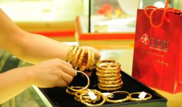 Giá vàng hôm nay 5/8: Giá vàng xuống mức thấp nhất trong một năm