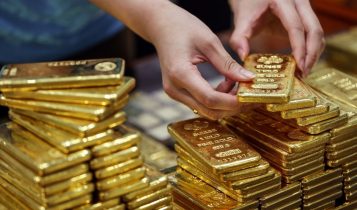 Giá vàng hôm nay 10/8: USD treo cao, vàng chưa thấy sủi tăm