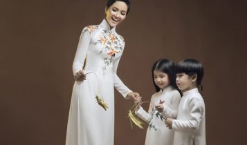 Hoa hậu H’Hen Niê dịu dàng bên các người mẫu nhí trong tà áo dài Thuận Việt