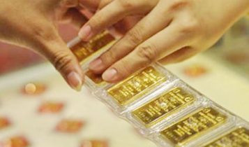 Giá vàng hôm nay 16/8: USD tăng không điểm dừng, vàng không thấy đáy