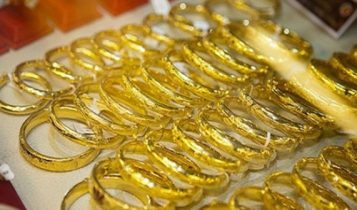 Giá vàng hôm nay 30/8: USD tăng trở lại nhấn chìm vàng