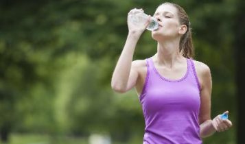 3 thời điểm vàng UỐNG NƯỚC để tránh xa bệnh tim mạch và tai biến