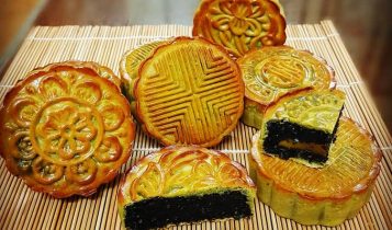 Thực đơn hàng ngày: Bánh nướng trà xanh nhân mè đen trứng muối