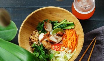 Thực đơn hàng ngay: Gà trộn miến đãi khách