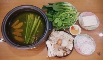 Thực đơn hàng ngày: Lẩu nấm nấu chay