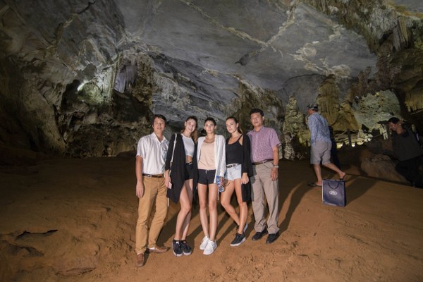 Á hậu Áo, di sản thế giới, Phong Nha Kẻ Bàng, vietgroup, ông Nguyễn Đức Thanh