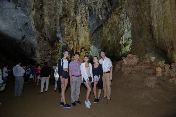 Á hậu Áo, di sản thế giới, Phong Nha Kẻ Bàng, vietgroup, ông Nguyễn Đức Thanh