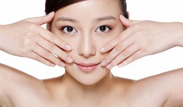 Tự massage xóa nếp nhăn trên mặt
