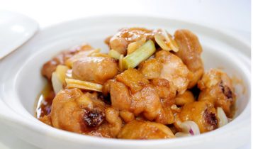 Thực đơn hàng ngày: Gà kho kiểu mới đậm đà nước dừa