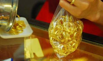 Đồng USD tăng kìm hãm giá vàng