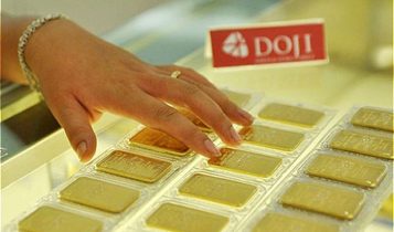 Giá vàng lại leo cao do Mỹ thận trọng về kinh tế