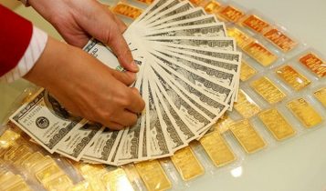 Giá vàng biến động theo đồng USD