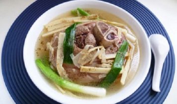 Chân giò hầm măng tươi ngon không cưỡng nổi