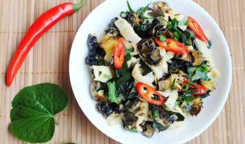Thực đơn hàng ngày: Món ăn dân dã – Ốc xào măng