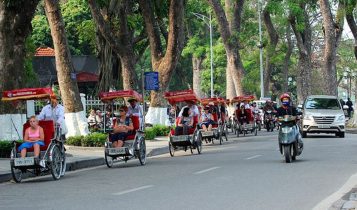 Hôm nay Hà Nội thời tiết vẫn tiếp tục ấm, mai chuyển rét