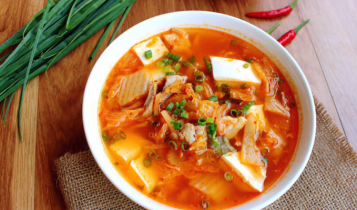 Thực đơn hàng ngày: Canh kim chi chua chua, cay cay