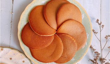 Thực đơn hàng ngày: Biến tấu với bánh bột mì nhân trứng muối, ruốc, phô mai