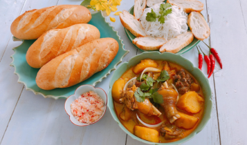 Thực đơn hàng ngày: Cà ri gà nóng hổi cho bữa tối