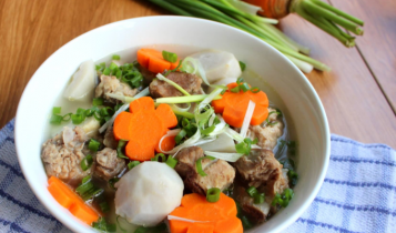 Thực đơn hàng ngày: Canh sườn khoai sọ ngọt xương thơm bùi