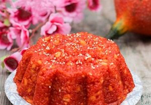 Thực đơn hàng ngày: Xôi gấc vò hạt sen