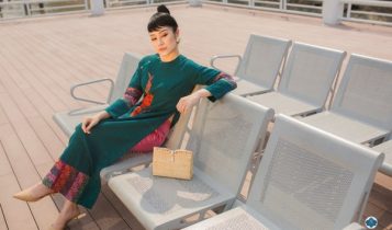 MC Phí Linh tươi tắn với áo dài của OZ Silk