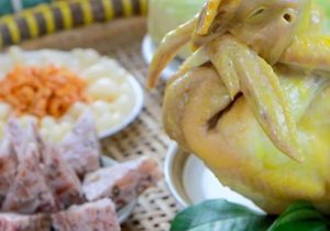 Thực đơn hàng ngày: Luộc gà ngon đúng cách cho ngày Tết