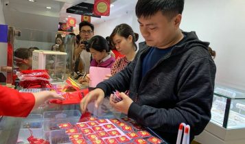 Giá vàng hôm nay 17/2: Đỉnh giá, cao nhất tháng này