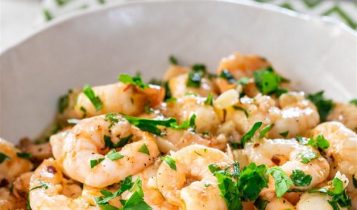 Thực đơn hàng ngày: Tôm sốt bơ tỏi