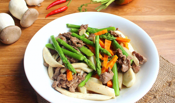 Thực đơn hàng ngày: Thịt bò xào nấm đùi gà, măng tây