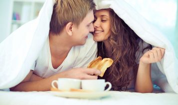 Vì sao tình dục sung hơn vào buổi sáng?