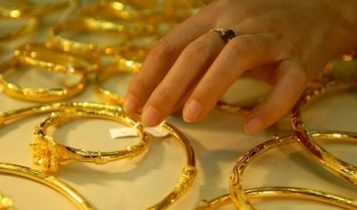 Thị trường vàng ồ ạt mua vào, giá vàng tăng vọt