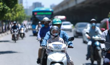 Thời tiết Hà Nội bỏng rát, ngoài trời hơn 40 độ