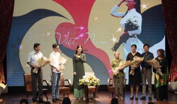 Đinh Hiền Anh mời nhân vật thật của MV 