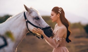 Trương Quỳnh Anh khoe nhan sắc ở tuổi 30