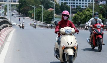 Thời tiết nắng nóng trở lại miền Bắc, miền Trung